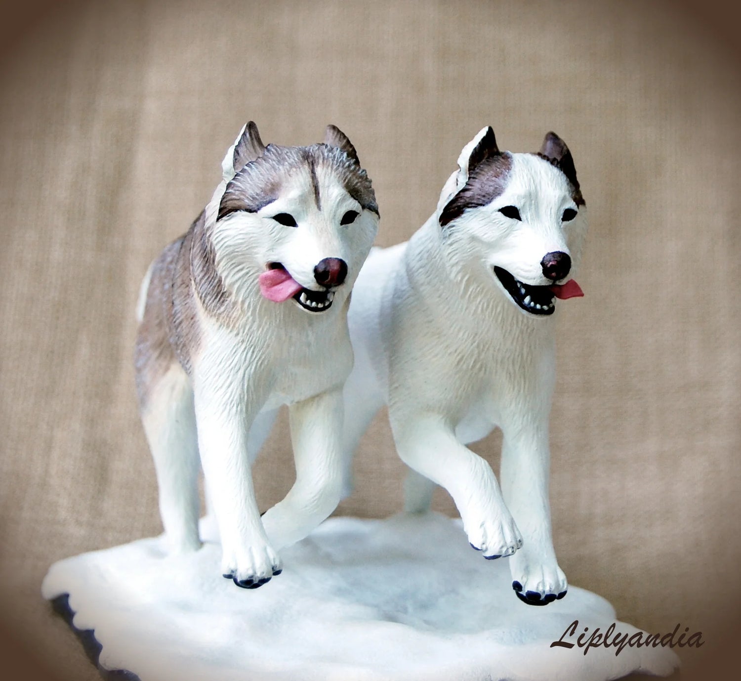 Husky group figurine